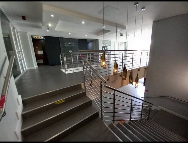 363M² OFFICE TO LET IN BRYANSTON